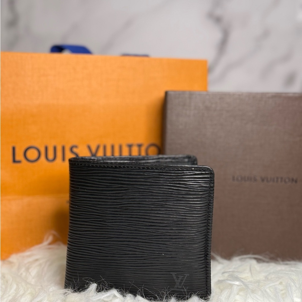 *SOLD* LOUIS VUITTON Black EPI Leather Bi Fold Waller